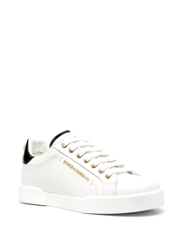 Dolce &amp; Gabbana
logo-embellished low-top sneakers