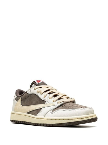 Jordan
x Travis Scott Air Jordan 1 Low OG &quot;Reverse Mocha&quot; sneakers