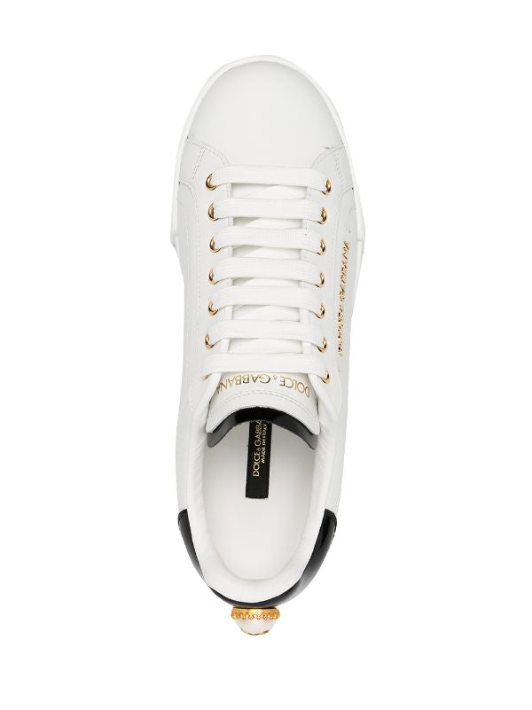 Dolce &amp; Gabbana
logo-embellished low-top sneakers