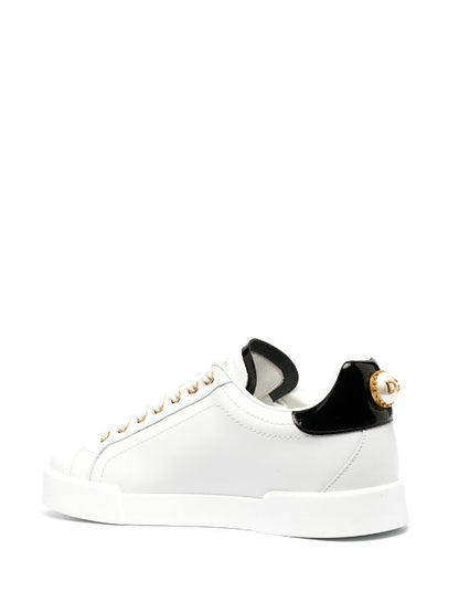 Dolce &amp; Gabbana
logo-embellished low-top sneakers