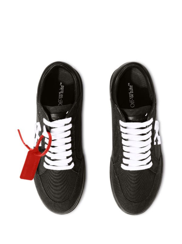 Off-White
New Low Vulcanized sneakers