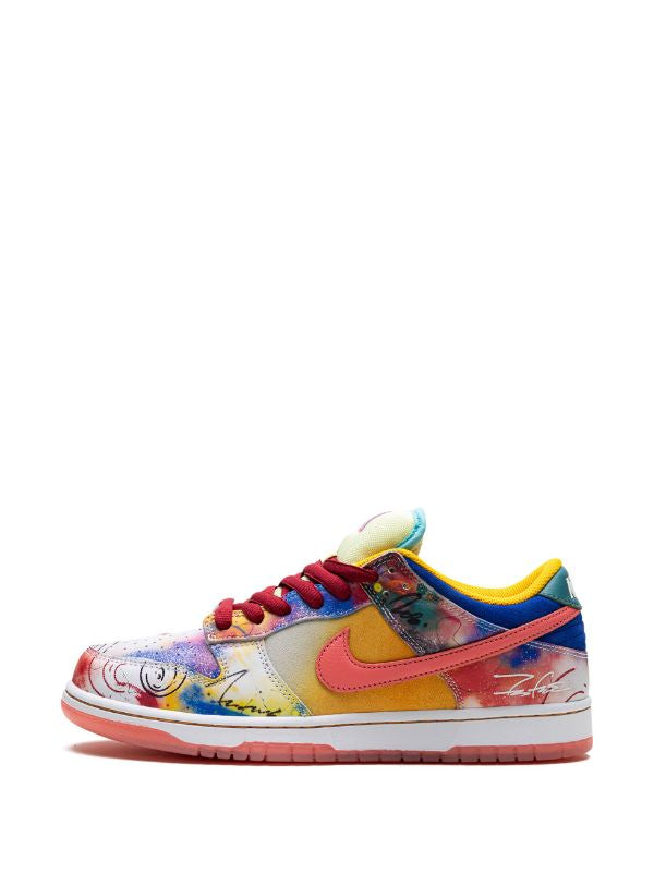 Nike
Dunk Low SB &quot;Friends &amp; Family - Futura Laboratories - Sunblush&quot; sneakers