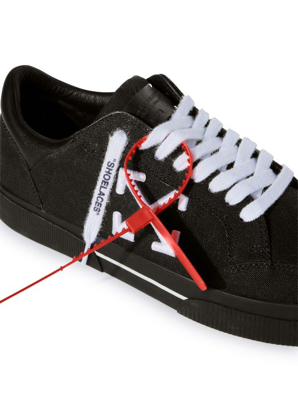 Off-White
New Low Vulcanized sneakers