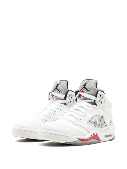 Jordan
x Supreme Air Jordan 5 Retro sneakers