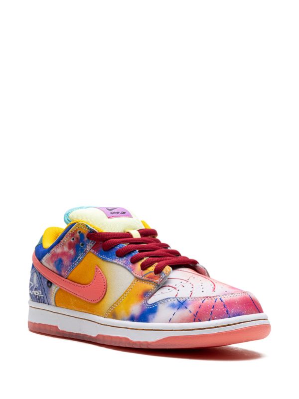 Nike
Dunk Low SB &quot;Friends &amp; Family - Futura Laboratories - Sunblush&quot; sneakers