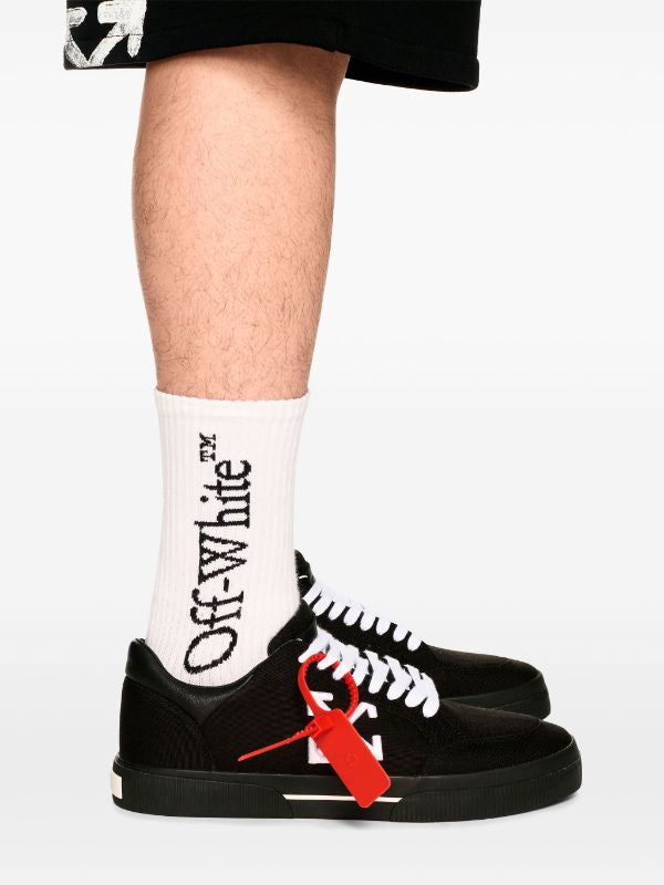 Off-White
New Low Vulcanized sneakers