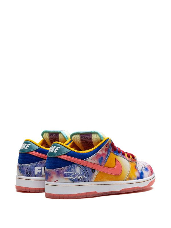 Nike
Dunk Low SB &quot;Friends &amp; Family - Futura Laboratories - Sunblush&quot; sneakers